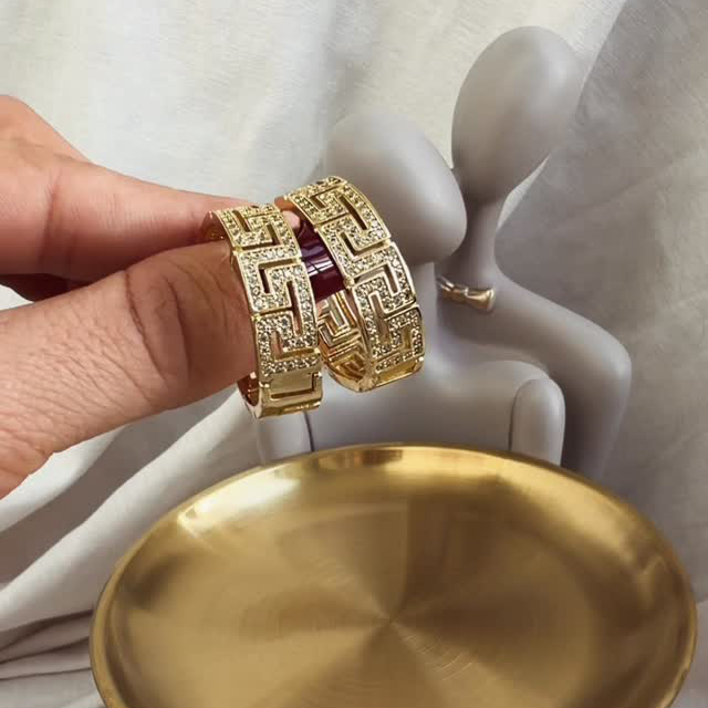 Vathë Luxury Greek Gold